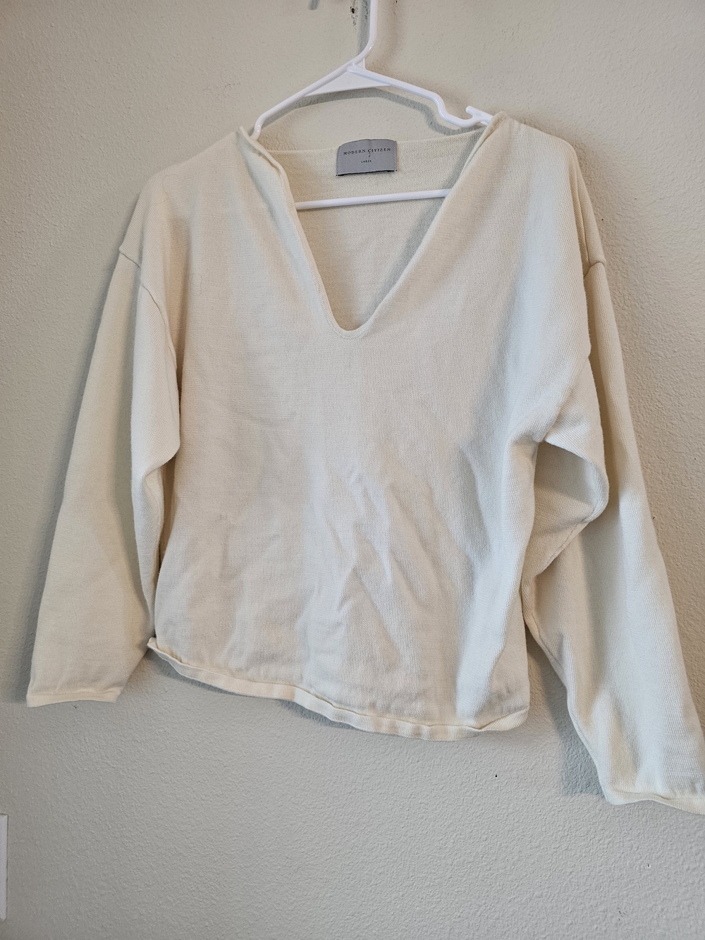 Modern Citizen Cream V-Neck Long Sleeve Top